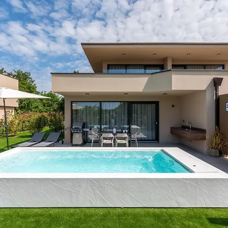 Quercus Village App 12 Mit Privatem Pool By Interhome *