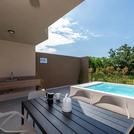 Апартаменты Quercus Village App 12 Mit Privatem Pool By Interhome *
