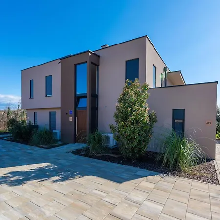 Apartman Quercus Village App 12 Mit Privatem Pool By Interhome Karigador
